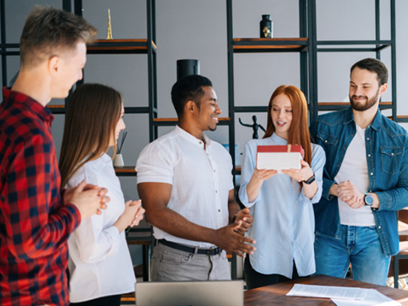 Cadeau_namens_personeel_cadeau_geven