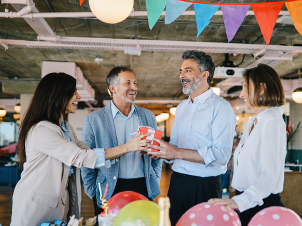 Grappige_afscheidscadeautjes_collega_cadeau_geven_kantoor